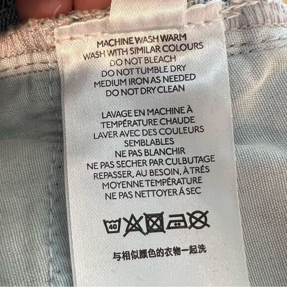 NWT BDG High-Rise Mom Blue Jeans with Distressing in Women's Size 34 - Picture 12 of 14